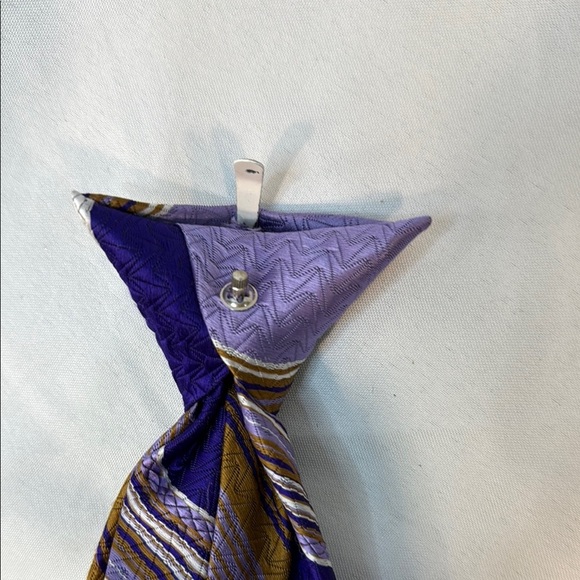 Vintage 1970’s Andhurst Men’s Clip-On, Snapped(TM), Striped Tie, Purple&Gold - Picture 4 of 14